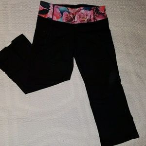 Black and pink lululemon Capri leggings